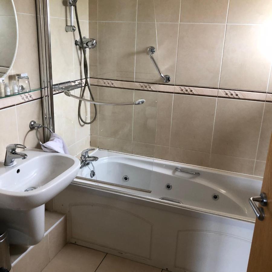 Laragh House B&B Килкени Екстериор снимка
