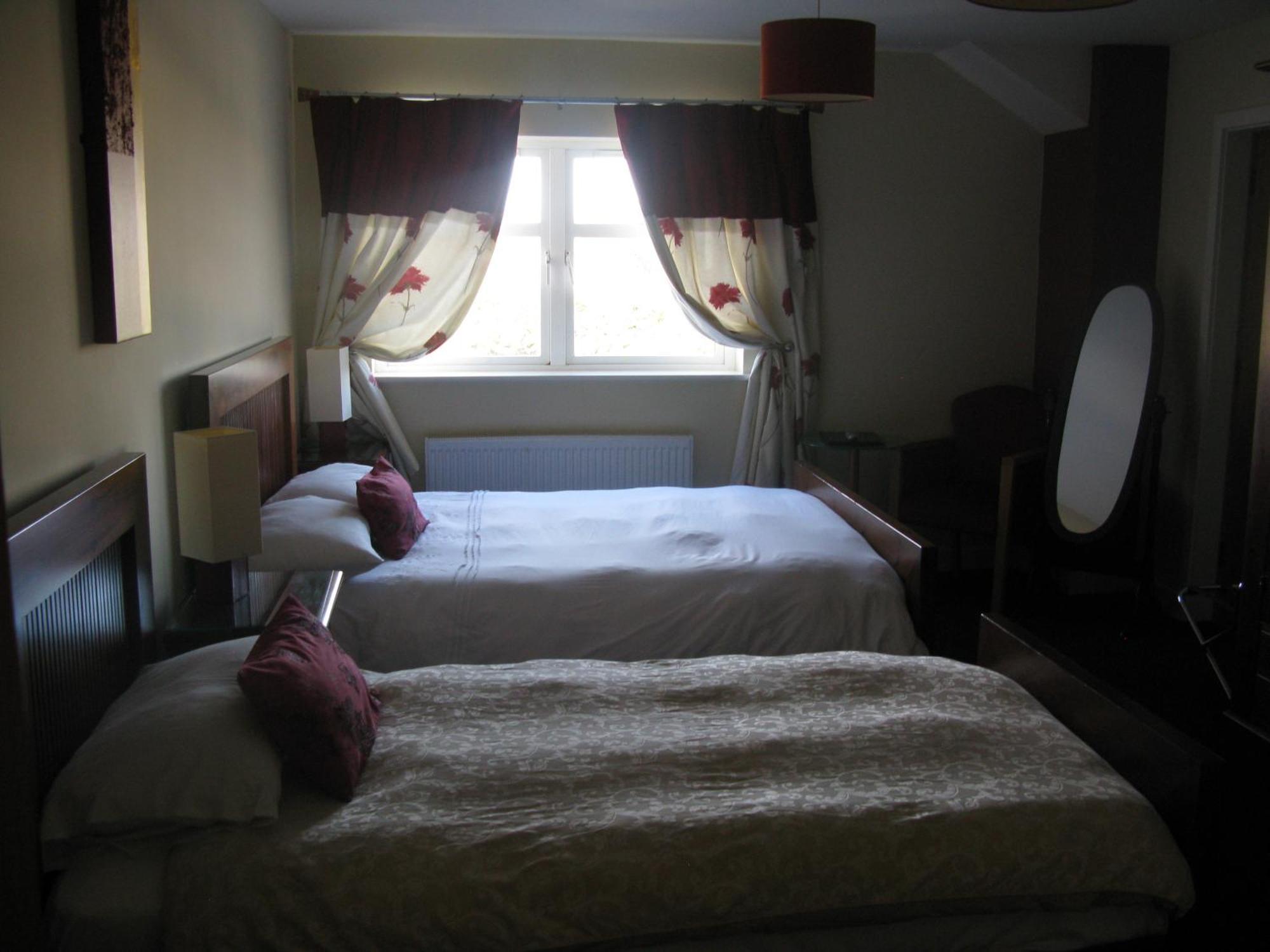 Laragh House B&B Килкени Стая снимка